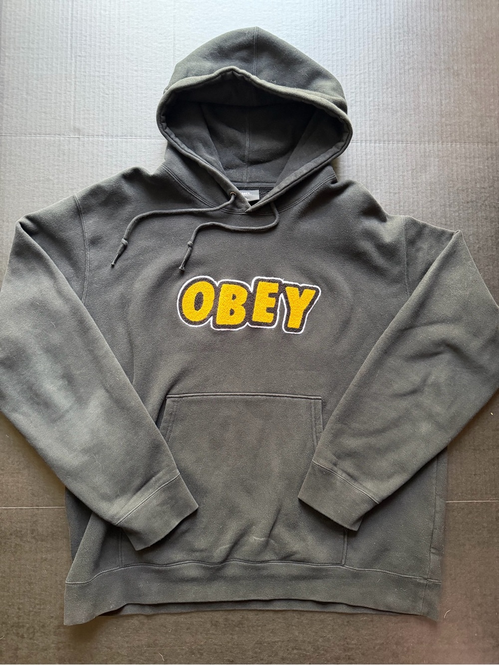 Obey Men's Hooded Sweatshirt in Black with Yellow Logo XL